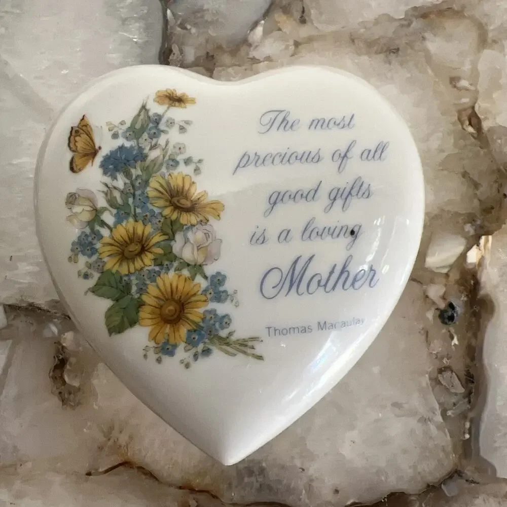 Designers Collection Fine Porcelain Heart Trinket Box A Mother's Remembrance